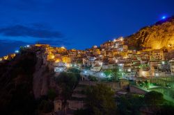 Panorama notturno del borgo di Motta Camastra in Sicilia, provincia di Messina