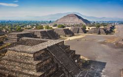 Panorama spettacolate delle Piramidi di Teotihuacan uno dei siti archeologici del Messico