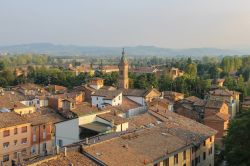 Panorama sui tetti del centro storico cittadino di Spilamberto, Emilia-Romagna.

