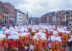 Partecipanti al carnevale di Binche, Belgio. Considerato il più celebre di tutto il Belgio, questo evento è dal 2003 fra i capolavori del patrimonio orale e immateriale dell'umanità. ...