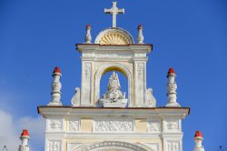 Particolare architettonico dell'iglesia de la Caridad nel parque Maceo a Sancti Spiritus, Cuba. Sorge in calle Cespedes Norte, tre isolati a nord della piazza principale di Sancti Spiritus.
 ...