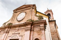 Particolare della facciata della Chiesa del Suffragio a Cotignola (Emilia Romagna).
