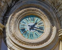 Particolare dell'orologio del liceo Alphonse Daudet a Nimes, Francia.
