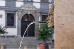 Particolare di una fontana nel centro di Augusta, Germania.

