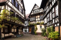 Passeggiando tra le case tipiche di Gengenbach, storico centro del Baden-Wurttemberg, sud della Germania.