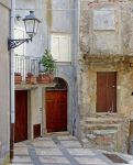 Passeggiata nelle viuzze del centro storico del borgo di Motta Camastra in Sicilia