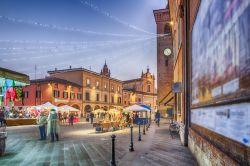 Piazza della libertà a Bagnacavallo durante il periodo natalizio