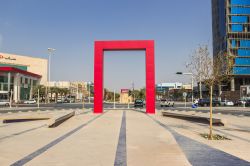 Piazza dell'Arco Rosso vicino al centro degli affari Falcom a Riyadh, Arabia Saudita - © Andrew V Marcus / Shutterstock.com