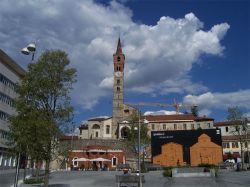 Piazza garibaldi il centro della città di cantù in Lombardia