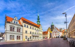 Pirna, perla della Sassonia, Germania. Uno scorcio di questa graziosa località adagiata sulle sponde del fiume Elba.
