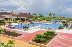 Playa Pilar: ecco l'hotel Iberostar, a Cayo Guillermo. Siamo su una delle più famose isole della costa nord di Cuba, che si sono sviluppate al turismo a partire dagli anni '80 ...