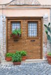 Porta in legno a Civita Castellana, Lazio. Passeggiando alla scoperta di questo bel borgo alle porte di Viterbo, da cui dista 37 chilometri, si possono ammirare splendidi scorci panoramici come ...