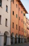 Portici nel centro storico di Pinerolo in Piemonte