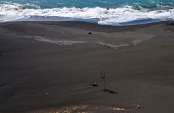 La postazione del guardaspiaggia presso la Praia da Fonte de Vila, lungo la costa occidentale dell'isola di Fogo (Capo Verde).