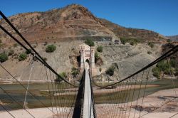 Il ponte Antonio José de Sucre, consosciuto come “Puente Arce”, attraversa il río Pilcomayo al confine tra i dipartimenti die Chuquisaca e Potosí in Bolivia - ...
