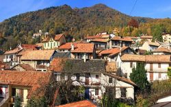 Quarna Sotto, Piemonte: panorama della città  - © Alessandro Vecchi -CC BY-SA 3.0, Wikipedia 