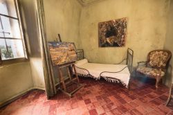 La ricostruzione della camera da letto di Vincent van Gogh nel monastero di Saint-Paul de Mausole (Saint-Remy-de-Provence), Francia - © Horst Lieber / Shutterstock.com