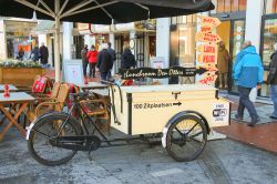 La cittadina di Den Bosch, nell'Olanda meridionale, offre ai suoi visitatori una vasta scelta di caffè e ristoranti lungo le strade del centro storico - foto © Nick_Nick / Shutterstock.com ...
