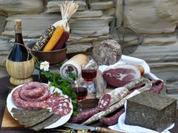 I Salumi tradizionali di Monghidoro, li potete ...