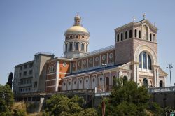 Il complesso del santuario di Nostra Signora di Tindari (Sicilia) - Spesso accade che quando fuori un edificio ecclesiastico desta stupore, con molta probabilità la sua bellezza va di ...