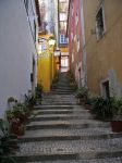 Una scalinata nel centro storico di Sintra (Portogallo). ...