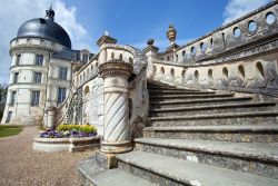 Scalinata d'accesso al Palazzo di Taylerand, il castello di Valençay nella Valle della Loira in Francia.