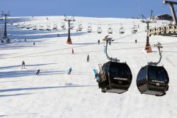 Ski-lift sulle piste da sci di Flachau, Austria, in inverno. Queste piste fanno parte del comprensorio Ski Armada, il più grande d'Europa - © VanderWolf Images / Shutterstock.com ...