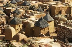 Songo un tipico villaggio Dogon nel Mali - © Henk Paul / Shutterstock.com