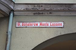 Ul.Bohaterow Monte Cassino, Sopot: è la via più famosa di Sopot, dedicata agli Eroi della quarta battaglia di Montecassino, combattuta nel maggio del 1944 dal Corpo d'Armata ...