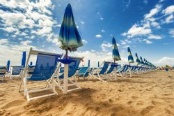 Spiaggia attrezzata a Marina di Massa in Versilia, Toscana