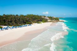 Crane beach, la più famosa spiaggia di Barbados, è nota per le sue sabbie di colore rosa. Qui si trova il lussuoso Crane Resort. La spiaggia la si raggiunge sulla costa sud-orientale ...