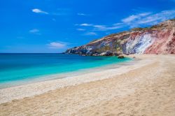 La spiaggia di Paliochori sull'isola di Milos arcipelago delle Cicladi in Grecia