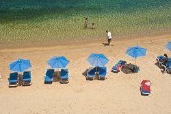 Una graziosa spiaggetta sabbiosa sull'isola di Kos, Grecia - © Harald Lueder / Shutterstock.com