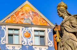 Statua della regina Cunegonda del Lussemburgo a Bamberga, Germania.
