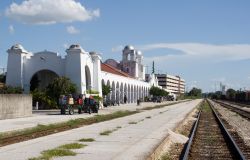 Stazione degli anni '20 a Orlando, Florida - Archi e porticato per l'edificio della stazione ferroviaria di Orlando edificato nel corso degli anni '20  © Stephen G. Page ...