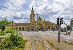 La stazione ferroviaria di Krefeld, Germania. Grazie alla sua architettura e alle sue decorazioni in stile Art Nouveau viene considerata una delle più belle della Renania - © Manninx ...