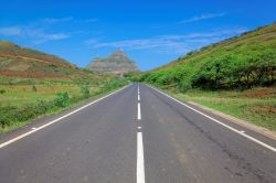 Una strada nell'entroterra dell'isola di São Nicolau a Capo Verde (Africa).