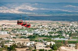 La telecabina che da Gerico conduce al Monte della Tentazione è capace di trasportare fino a 650 passeggeri all'ora - © makarenko7 / Shutterstock.com