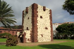 Torre del Conde: uno dei simboli della città di San Sebastian, capoluogo dell'isola di La Gomera, Canarie. La torre è considerata la più importante struttura militare ...