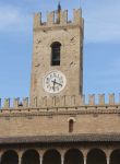 Torre del municipio storico di Offida nelle Marche - © life_in_a_pixel / Shutterstock.com