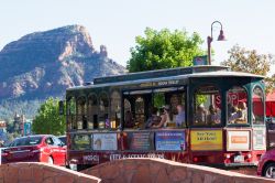 Tour della cittadina di Sedona a bordo di un tipico trenino locale, Arizona (USA) - © Wollertz / Shutterstock.com