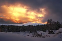 Tramonto invernale da Maletto ai piedi dell'Etna in Sicilia