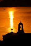 Tramonto sul lato nord-est dell'isola di Tino, Grecia. Siamo nei pressi dei villaggi di Koumelas e Mali; sullo sfondo, la costa dell'isola di Andros.



