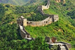 Quanto è lunga la Grande Muraglia Cinese? Ufficialmente di 6.530 km ma in reatà molto di più. Nella foto uno dei settori più visitati quello nei pressi di Badaling - © Hung ...