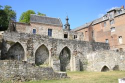 Un tratto della storica fortificazione della città di Binche, Belgio. Le sue mura risalgono all'XI° secolo. 




