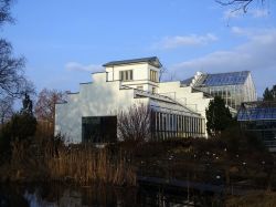 Un edificio del giardino botanico di Lipsia, Germania.

