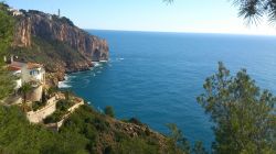 Un suggestivo scorcio di Cap de la Nau a Javea, Spagna. Si tratta del punto peninsulare più vicino all'isola di Ibiza.

