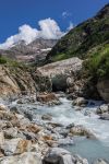 Un torrente di montagna nella valle di Valpelline non lontano da Aosta (valle d'Aosta).
