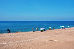 Un tratto della spiaggia di Acquedolci in Sicilia, provincia di Messina