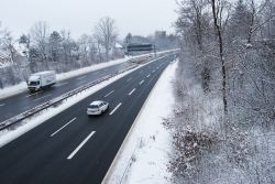 Un tratto dell'autostrada tedesca nei pressi di Erlangen durante i mesi invernali - © Stefania Arca / Shutterstock.com